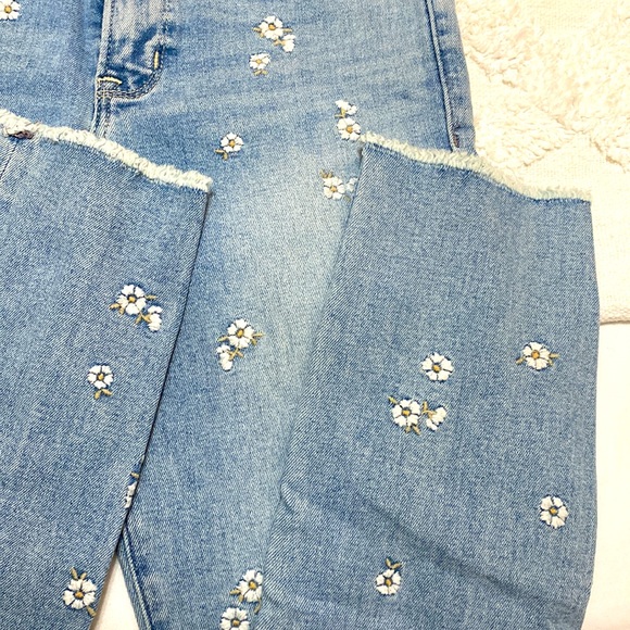 Abercrombie & Fitch Floral Embroidered Distressed Ankle Jeans - Picture 3 of 3